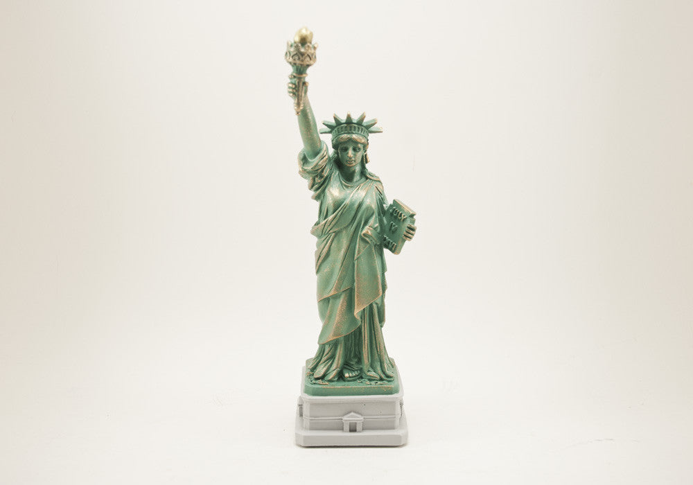   STATUE OF LIBERTY　中古品物 Amazon.com: ZIZO Statue of Liberty Replica New York City Landmark